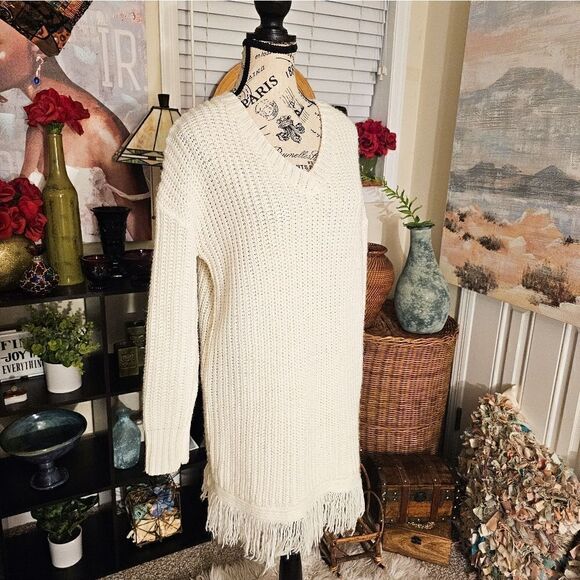 Acoa V- Neck Fringe Detail Acrylic, Chunky Stylish  Knitted Sweater. - Picture 2 of 13